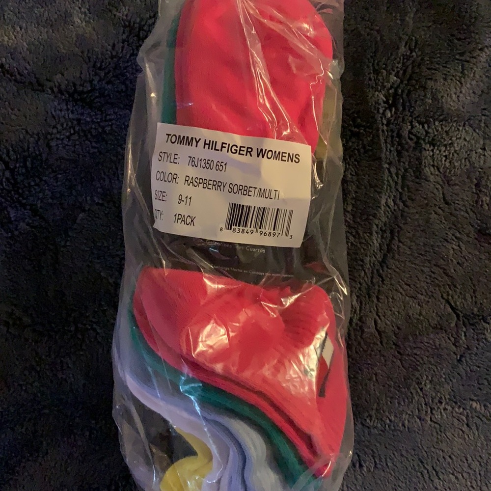 BRAND NEW NWT Tommy Hilfiger socks size 9-11